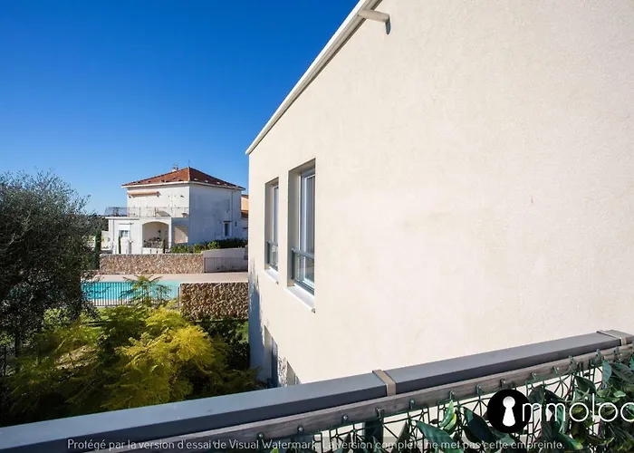 Air-conditioned With Pool Garage In A Luxury