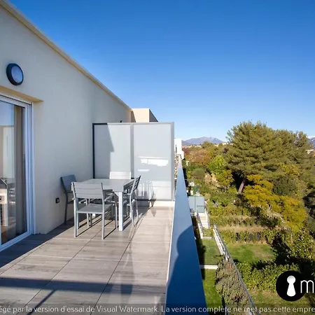 Air-conditioned With Pool Garage In A Luxury Holiday home Nice